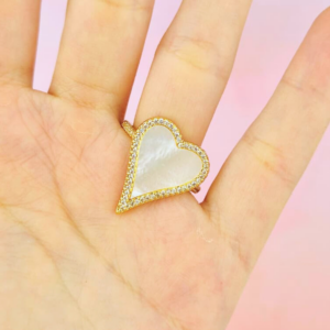 Anillo corazón en madre perla